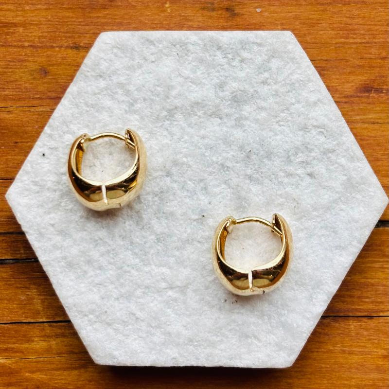 Beautiful and Classic. These 14kt Yellow Gold Kimbry huggies are perfect for an everyday look or for dressing up!