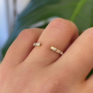 
                  
                    Load image into Gallery viewer, Open band with baguette diamonds modeled on left ring finger.
                  
                